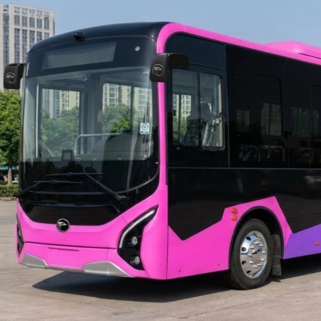 Publicidad integrada en autobuses EV Skylinner — pantallas digitales